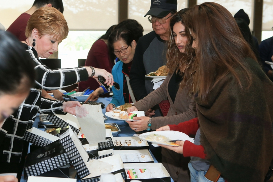 Harry Lum Day Spring 2017 students eating cookies